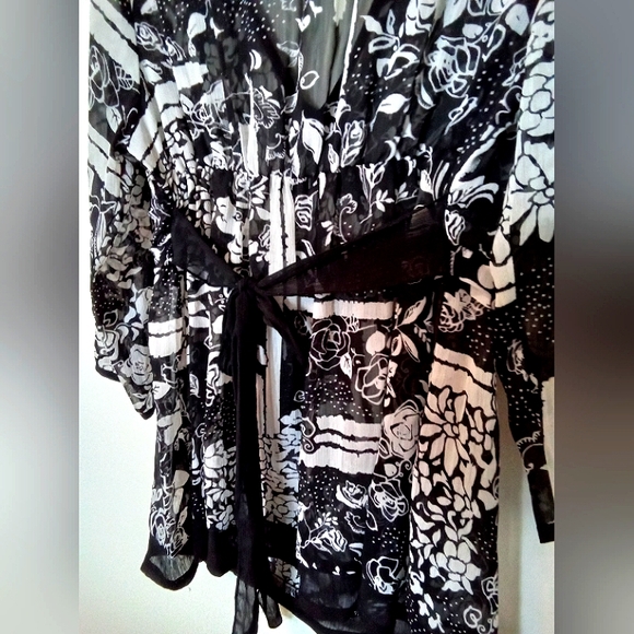 Milano Floral Peplum Blouse with Faux Belt - Picture 2 of 12